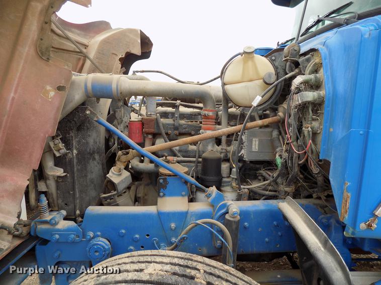 image for item DD3672 2001 Mack RD pump truck