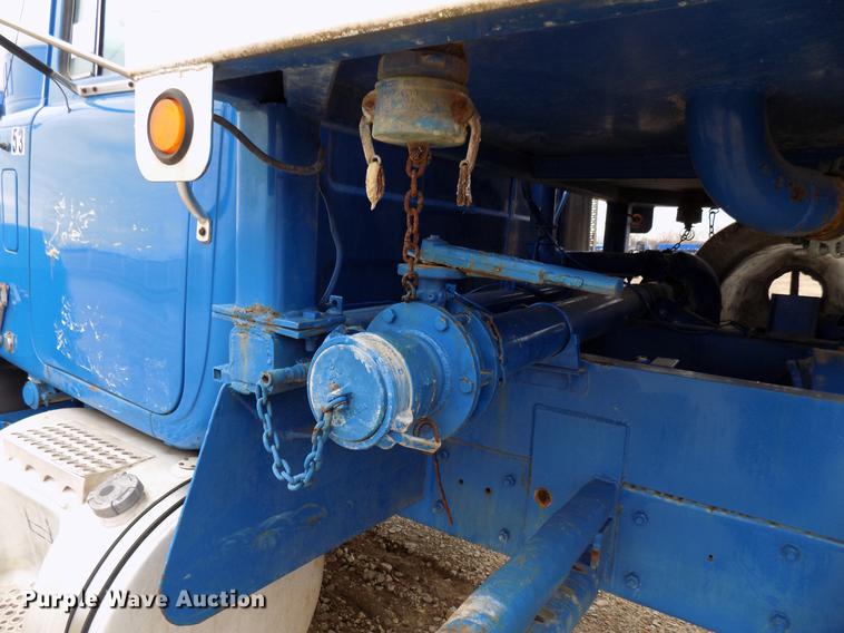 image for item DD3672 2001 Mack RD pump truck