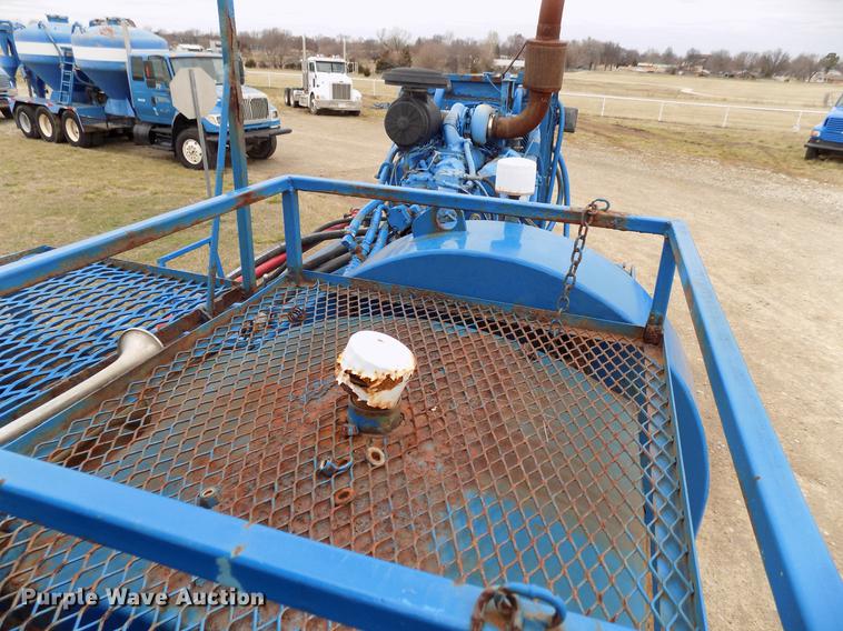 image for item DD3672 2001 Mack RD pump truck