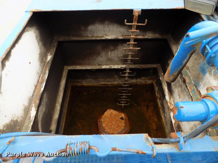 image for item DD3672 2001 Mack RD pump truck