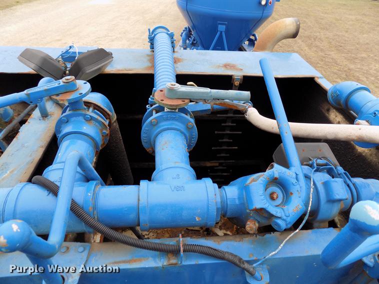 image for item DD3672 2001 Mack RD pump truck