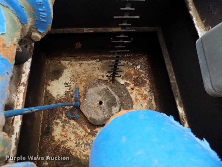 image for item DD3672 2001 Mack RD pump truck