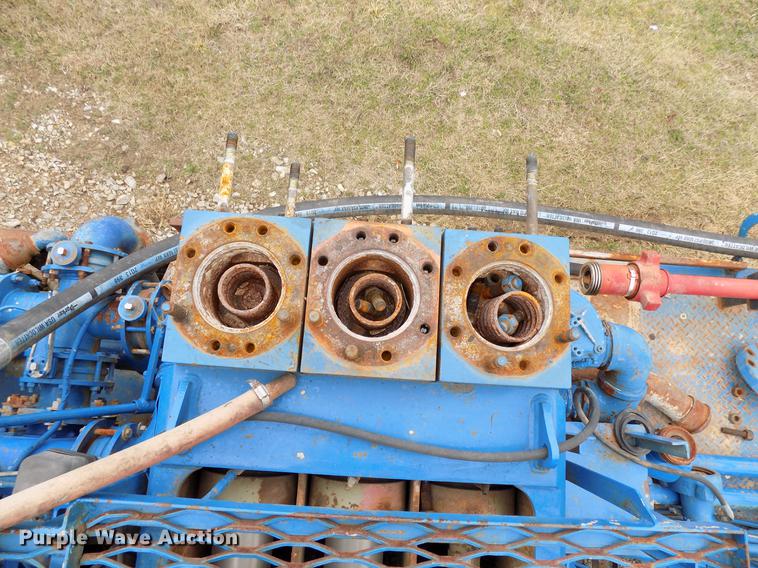 image for item DD3672 2001 Mack RD pump truck