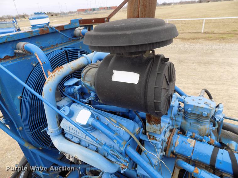 image for item DD3672 2001 Mack RD pump truck