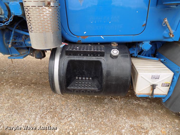 image for item DD3672 2001 Mack RD pump truck