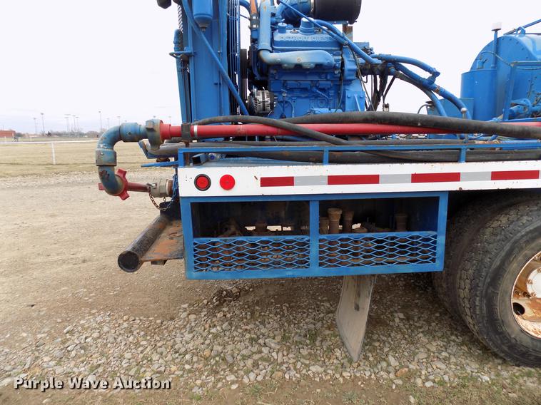 image for item DD3672 2001 Mack RD pump truck