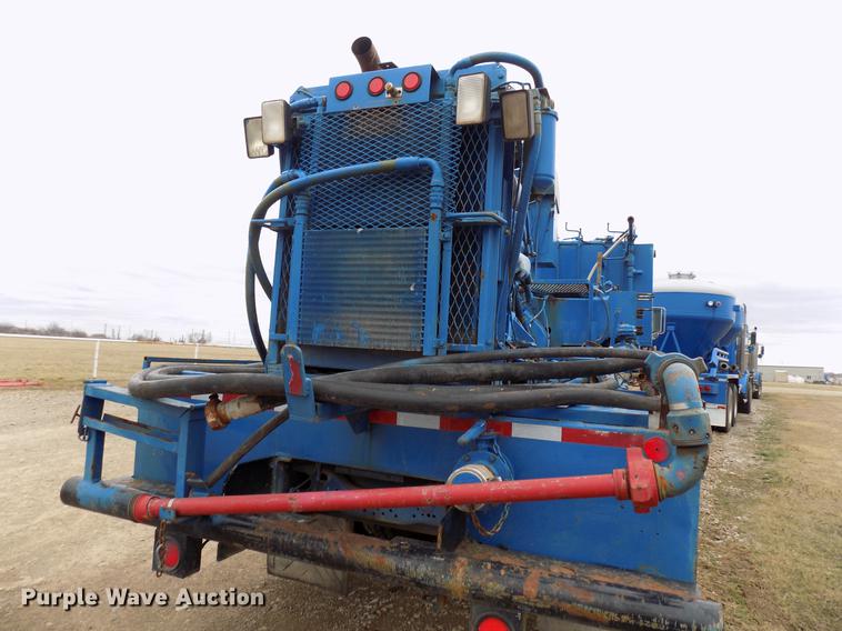 image for item DD3672 2001 Mack RD pump truck