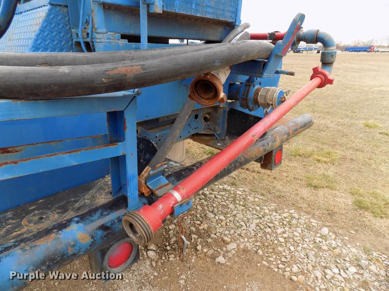 image for item DD3672 2001 Mack RD pump truck