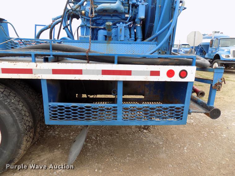 image for item DD3672 2001 Mack RD pump truck