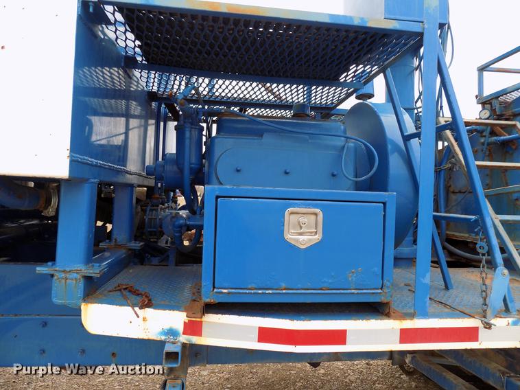 image for item DD3672 2001 Mack RD pump truck