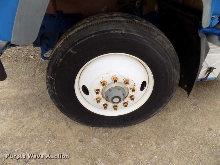 image for item DD3672 2001 Mack RD pump truck