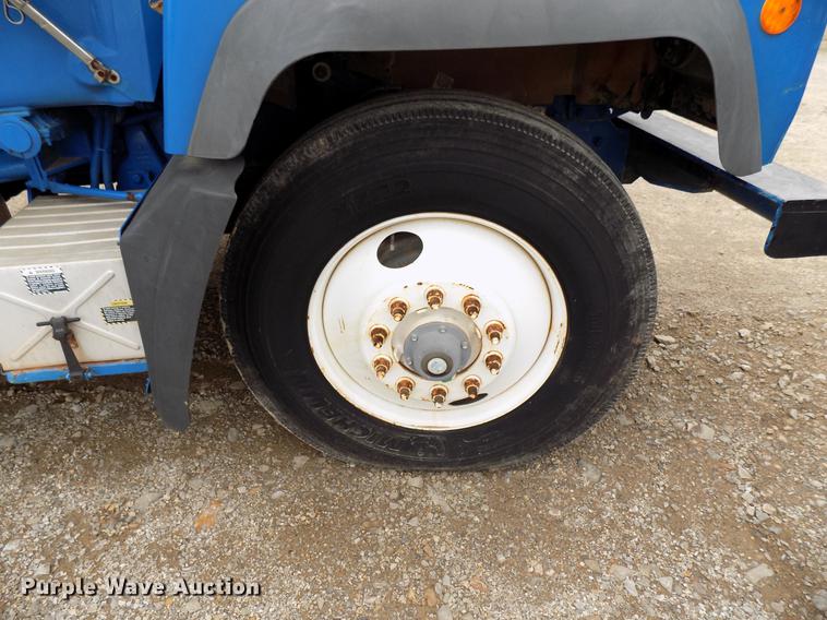 image for item DD3672 2001 Mack RD pump truck