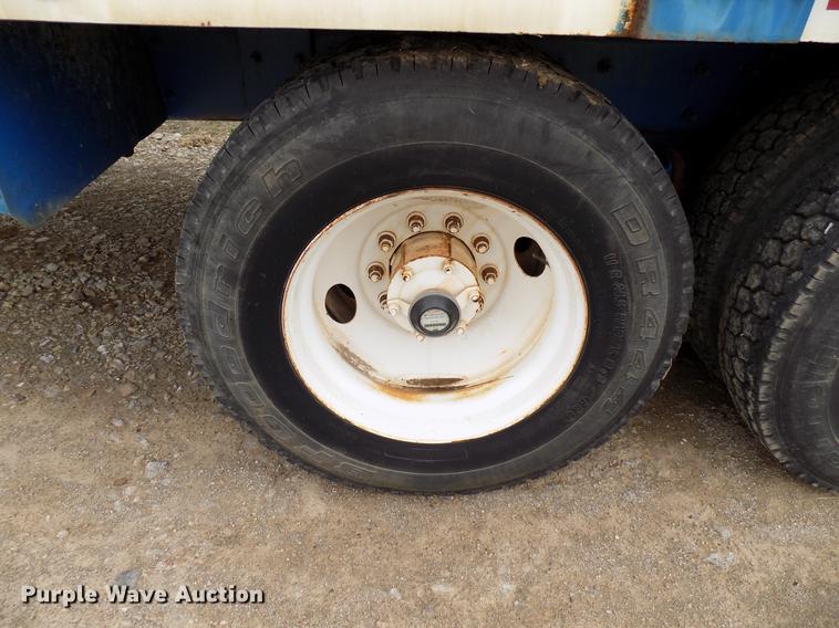 image for item DD3672 2001 Mack RD pump truck