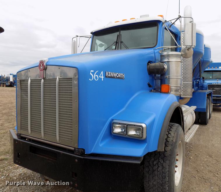 image for item DD3673 2010 Kenworth T800 bulk cement truck