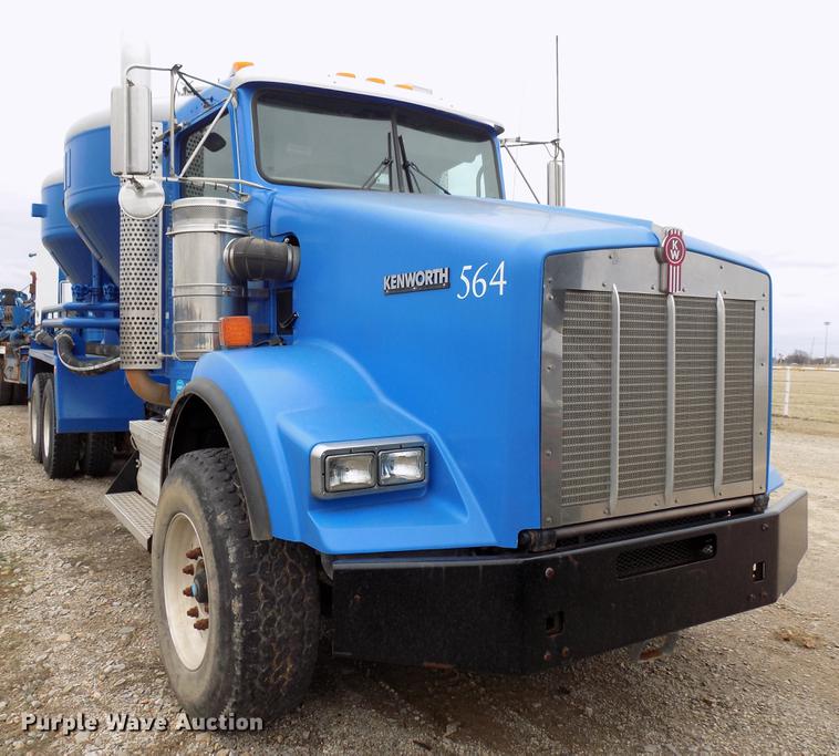 image for item DD3673 2010 Kenworth T800 bulk cement truck