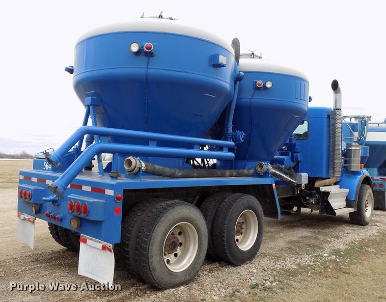 image for item DD3673 2010 Kenworth T800 bulk cement truck