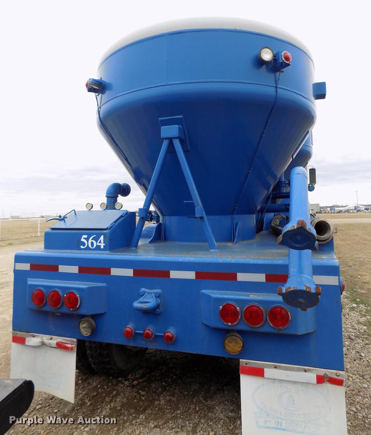 image for item DD3673 2010 Kenworth T800 bulk cement truck