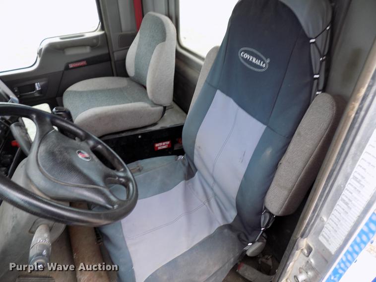 image for item DD3673 2010 Kenworth T800 bulk cement truck