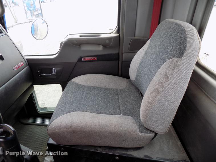 image for item DD3673 2010 Kenworth T800 bulk cement truck