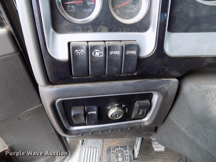 image for item DD3673 2010 Kenworth T800 bulk cement truck