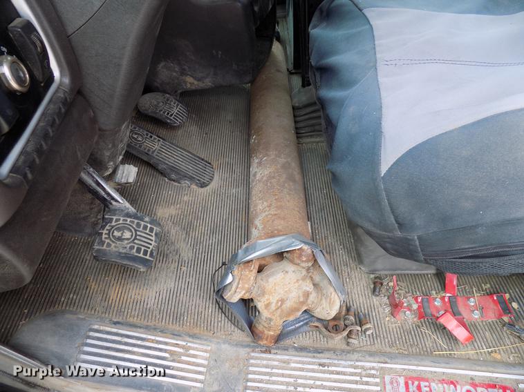 image for item DD3673 2010 Kenworth T800 bulk cement truck