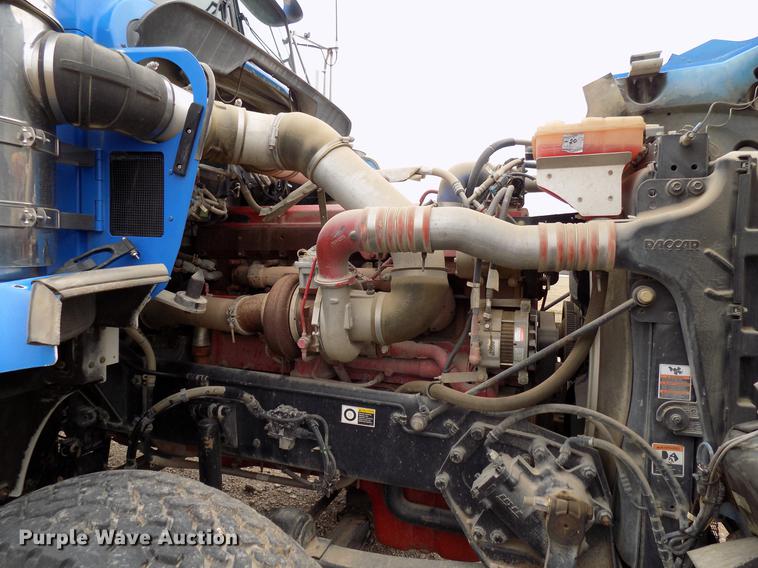 image for item DD3673 2010 Kenworth T800 bulk cement truck