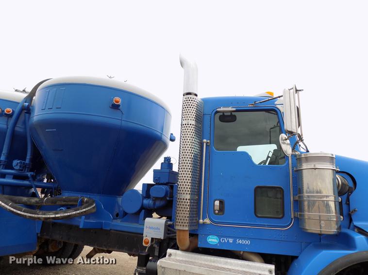 image for item DD3673 2010 Kenworth T800 bulk cement truck