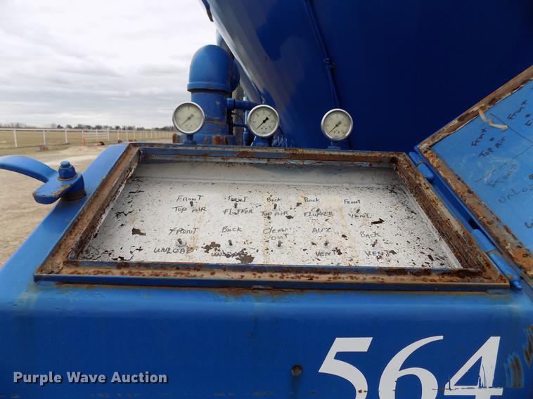 image for item DD3673 2010 Kenworth T800 bulk cement truck