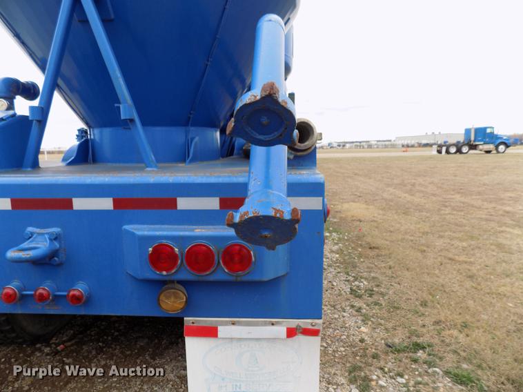 image for item DD3673 2010 Kenworth T800 bulk cement truck