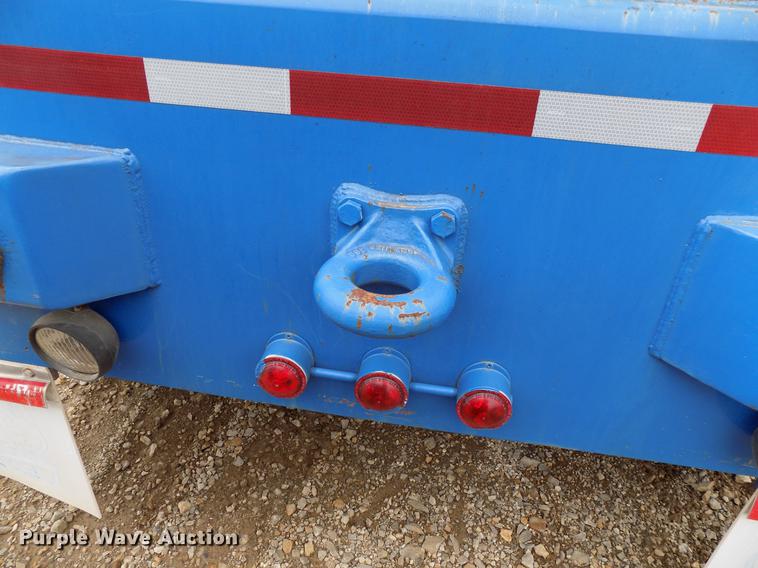 image for item DD3673 2010 Kenworth T800 bulk cement truck