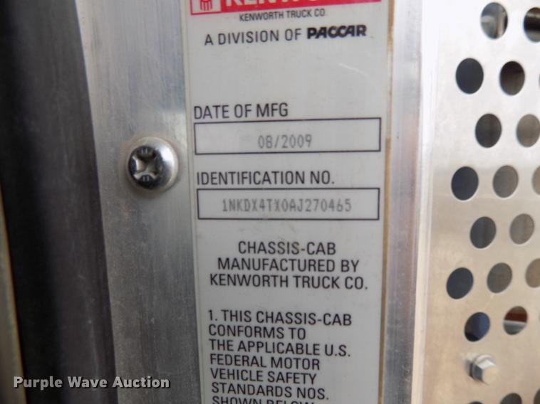 image for item DD3673 2010 Kenworth T800 bulk cement truck