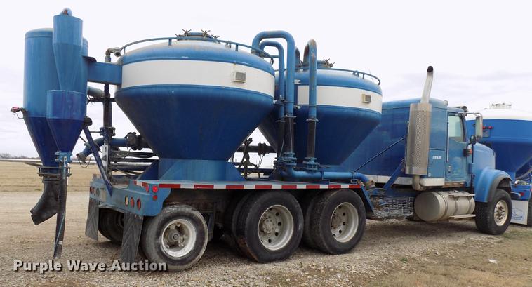 image for item DD3674 2007 International 5900i pump truck