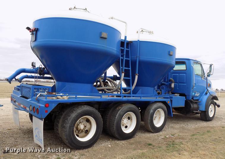 image for item DD3675 2003 Sterling LT9513 bulk cement truck