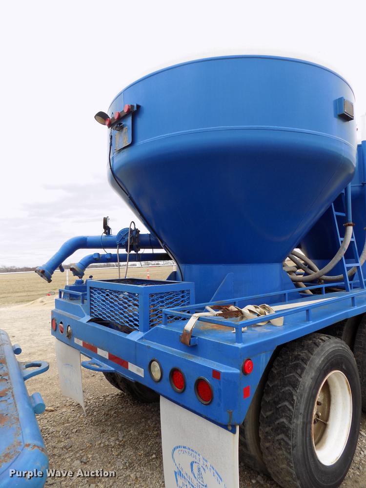 image for item DD3675 2003 Sterling LT9513 bulk cement truck