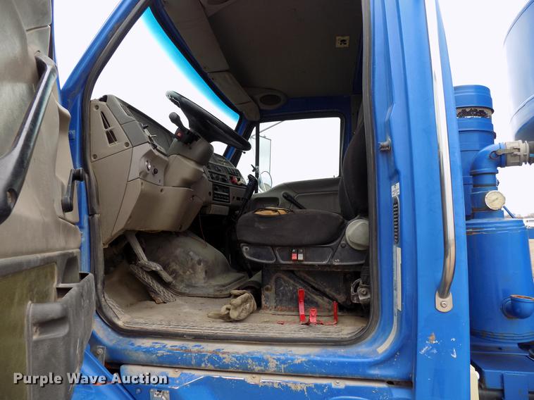 image for item DD3675 2003 Sterling LT9513 bulk cement truck