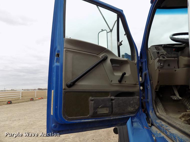 image for item DD3675 2003 Sterling LT9513 bulk cement truck