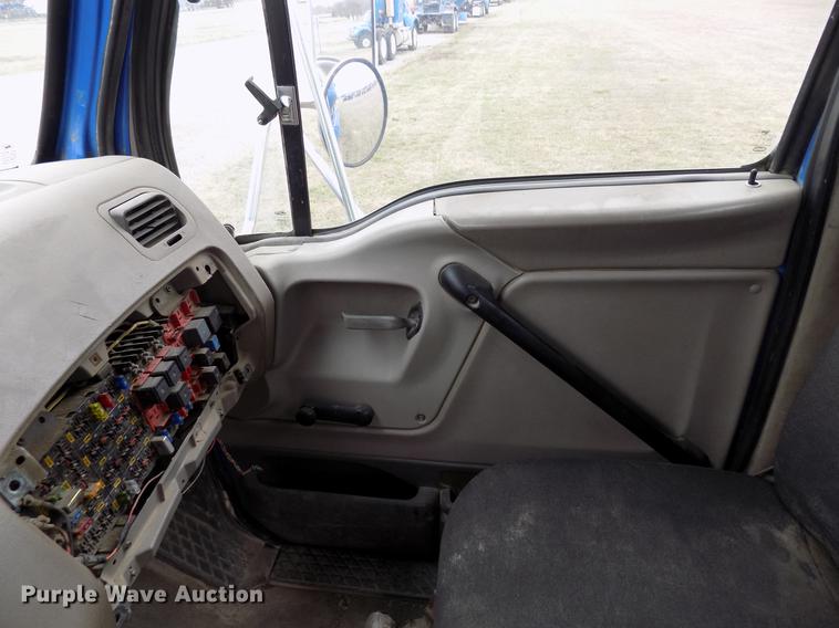 image for item DD3675 2003 Sterling LT9513 bulk cement truck