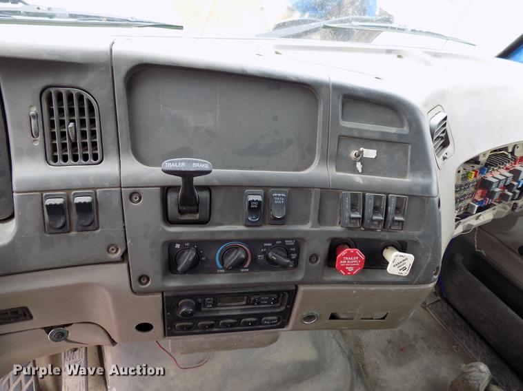 image for item DD3675 2003 Sterling LT9513 bulk cement truck