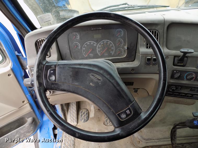 image for item DD3675 2003 Sterling LT9513 bulk cement truck