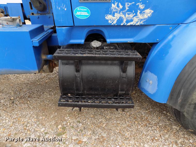 image for item DD3675 2003 Sterling LT9513 bulk cement truck