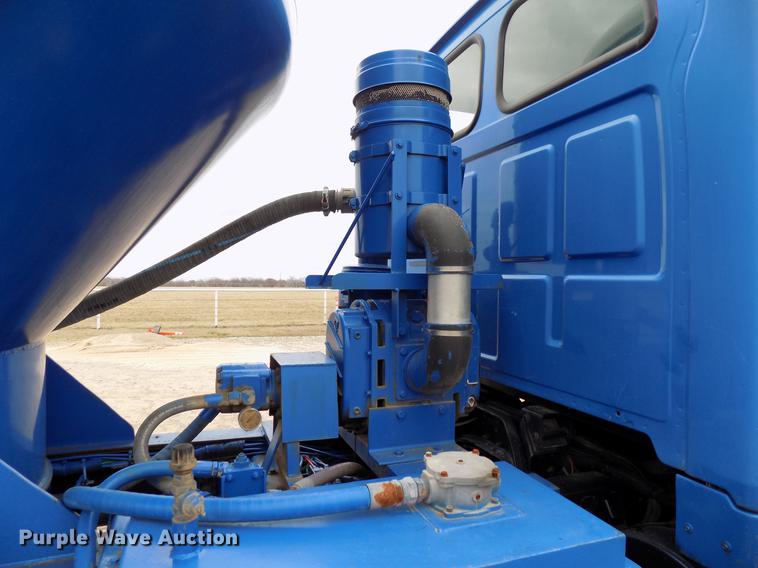 image for item DD3675 2003 Sterling LT9513 bulk cement truck