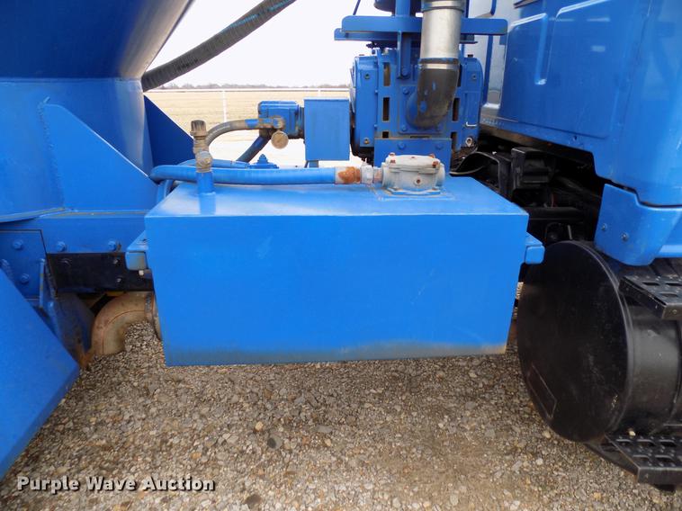 image for item DD3675 2003 Sterling LT9513 bulk cement truck