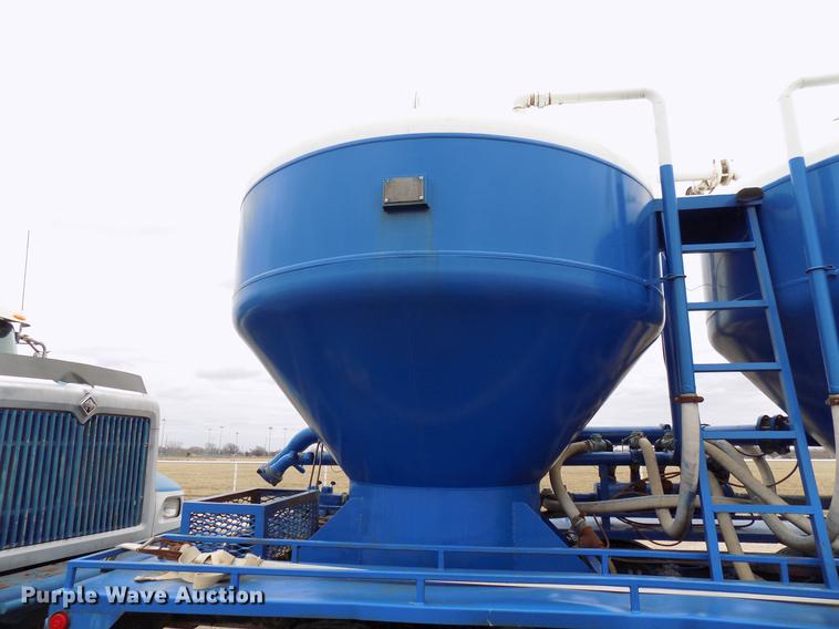 image for item DD3675 2003 Sterling LT9513 bulk cement truck