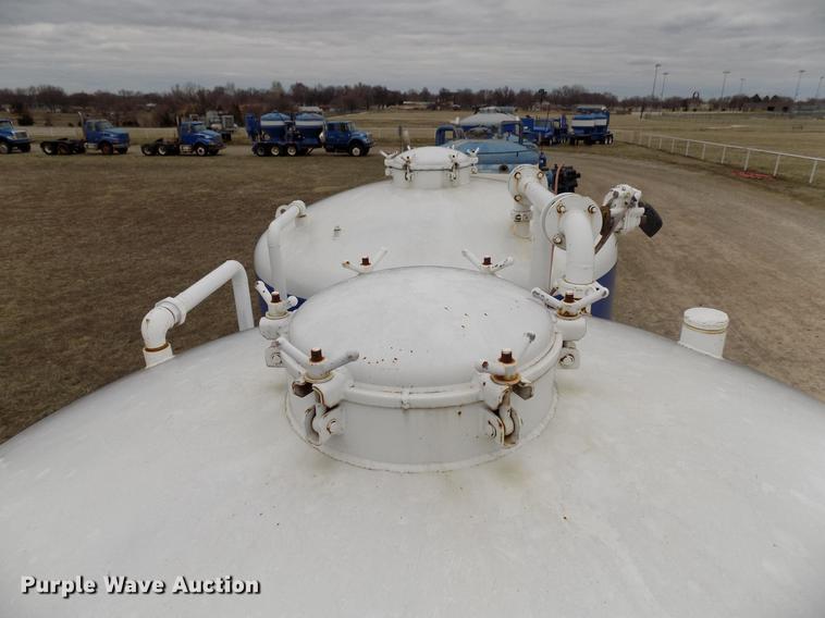 image for item DD3675 2003 Sterling LT9513 bulk cement truck