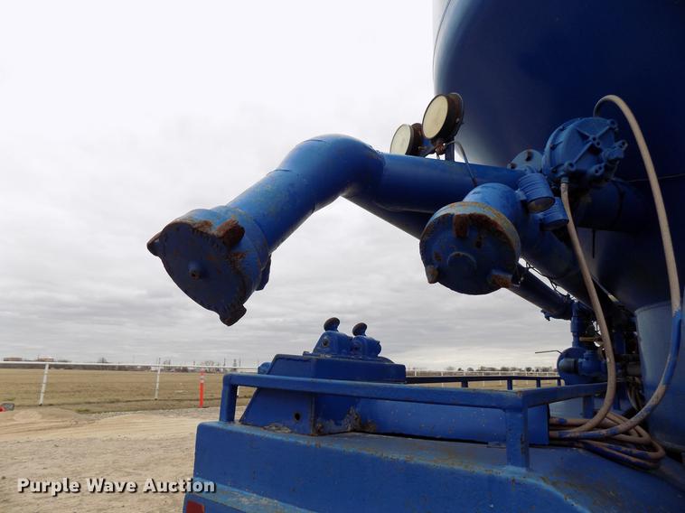 image for item DD3675 2003 Sterling LT9513 bulk cement truck