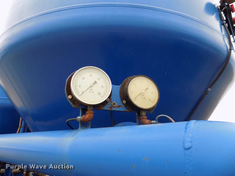 image for item DD3675 2003 Sterling LT9513 bulk cement truck