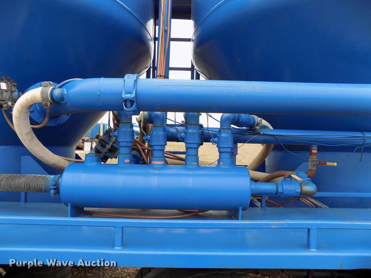 image for item DD3675 2003 Sterling LT9513 bulk cement truck