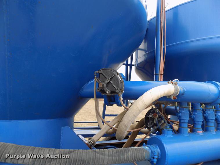 image for item DD3675 2003 Sterling LT9513 bulk cement truck