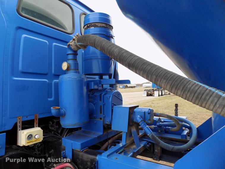 image for item DD3675 2003 Sterling LT9513 bulk cement truck