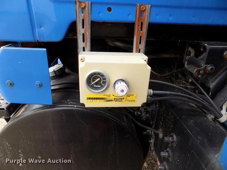 image for item DD3675 2003 Sterling LT9513 bulk cement truck